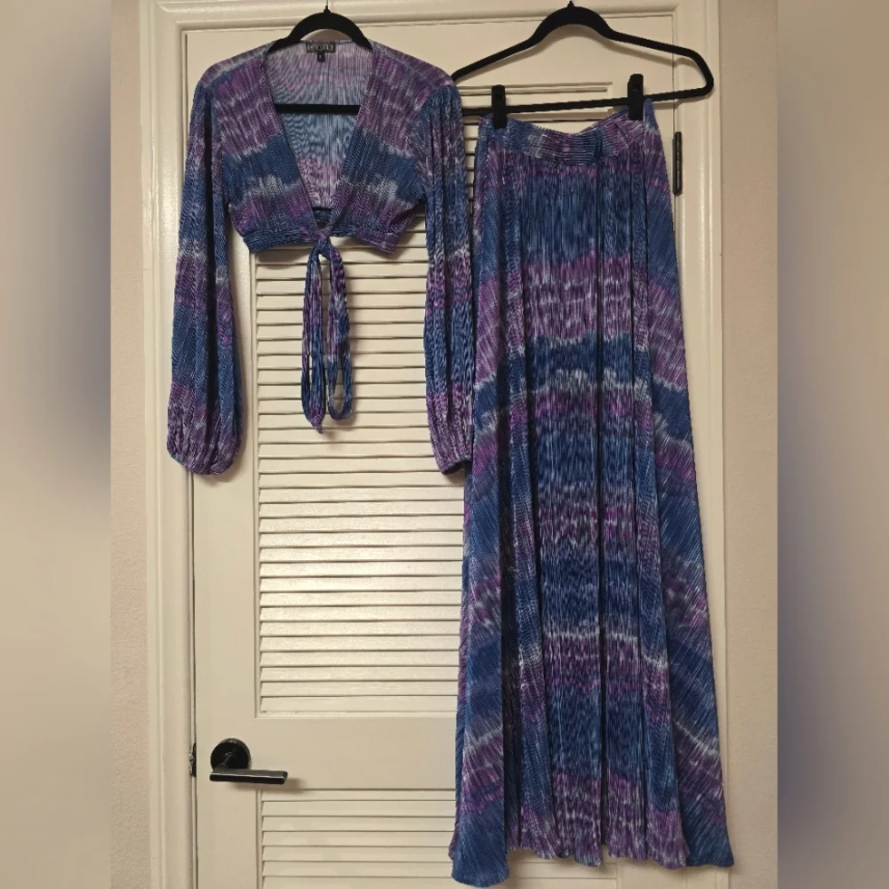Haus of Belle - Textured Long-Sleeve Tie Crop Top & Maxi Skirt Set